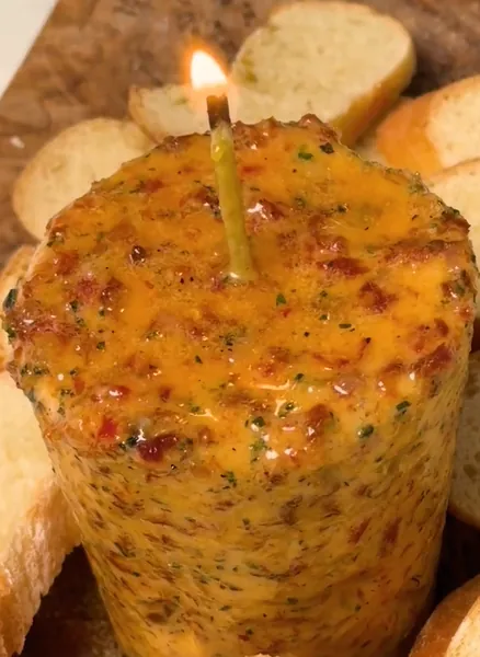 Olivenöl mit getrockneten Tomaten